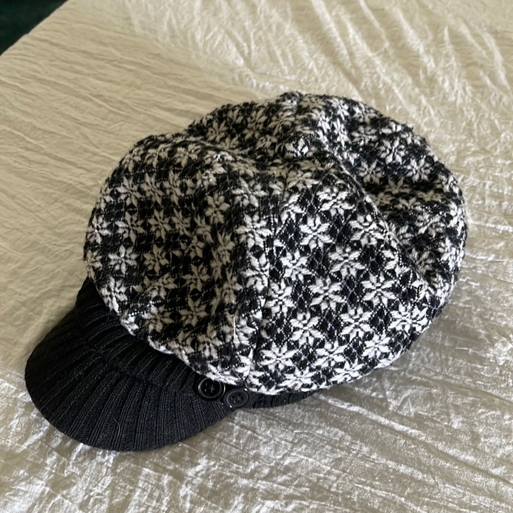 Black & White Newsboy Knit Hat